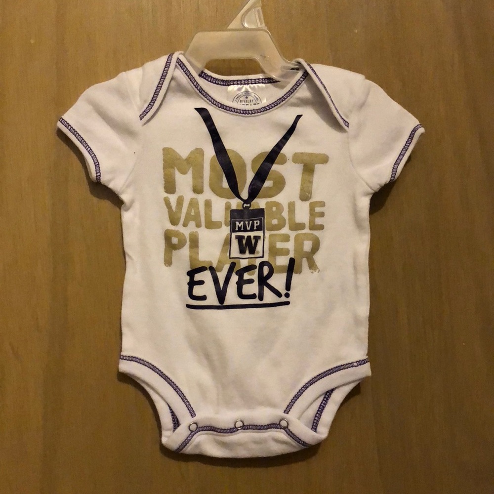 Wa huskies football baby onesie (0-3mo)